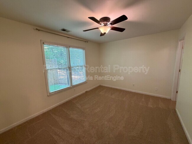 Building Photo - 5975 Waterford Pl