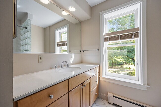 Building Photo - 1516 N Clayton St