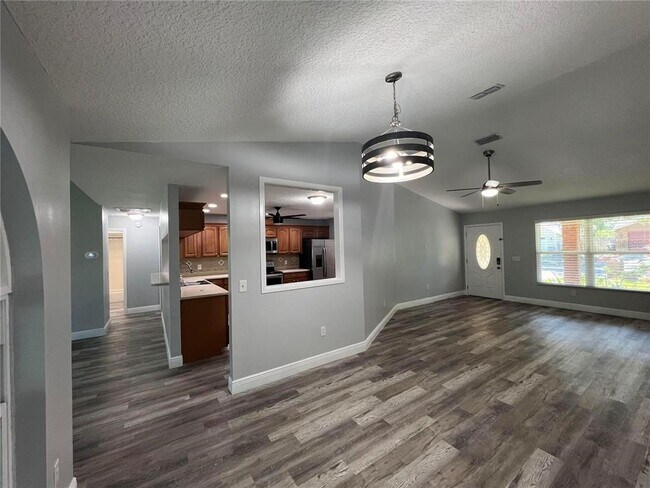 Building Photo - 9930 Chesham Dr