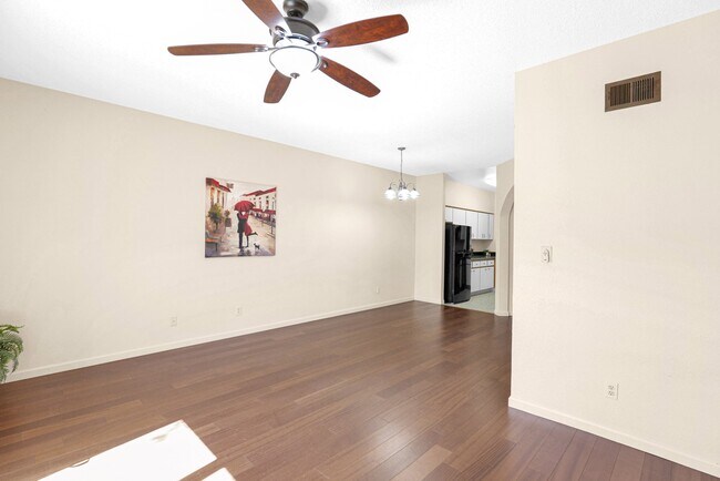 Living - 1935 W Morten Ave