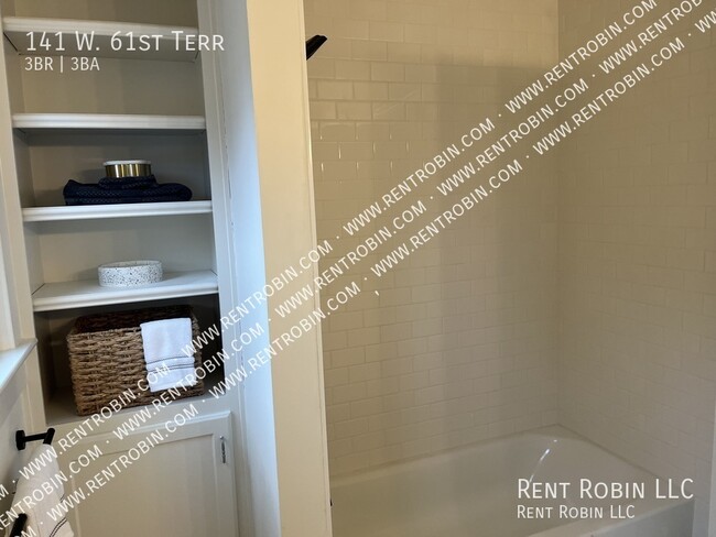 Building Photo - 141 W 61st Terrace