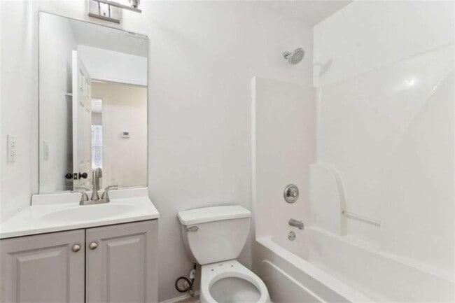 Building Photo - 410 Shenandoah Ct