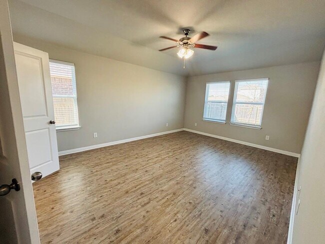 Building Photo - 1410 Walden Pond Dr