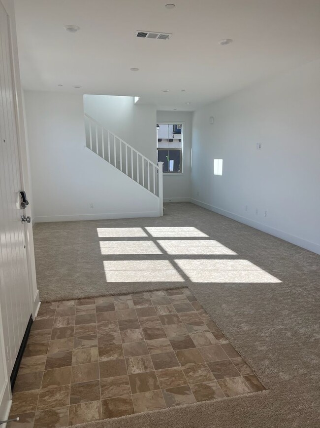 Building Photo - Camarillo - Brand New 4 bedroom, 3.5 home in