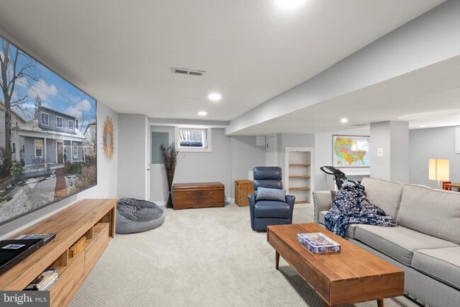 Building Photo - 1804 S Oakland St