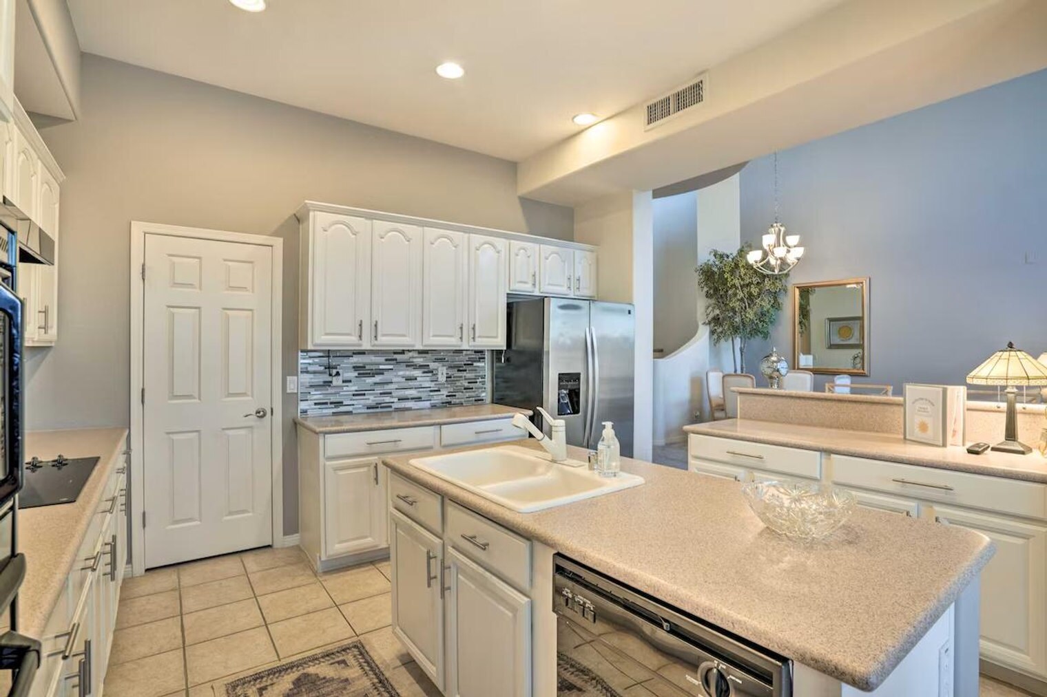 Building Photo - 15240 N Clubgate Dr