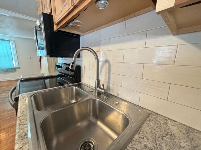 Building Photo - 110 Victory Dr