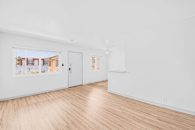 Interior Photo - 359 East Esther Street