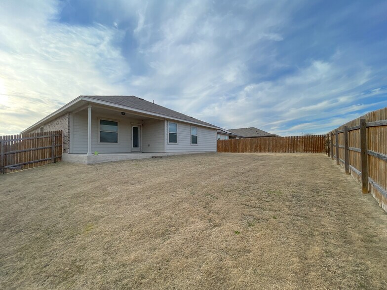 Building Photo - 3228 Beutel Rd