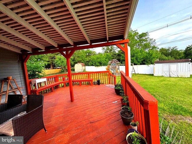Building Photo - 208 Burnam Wood Dr