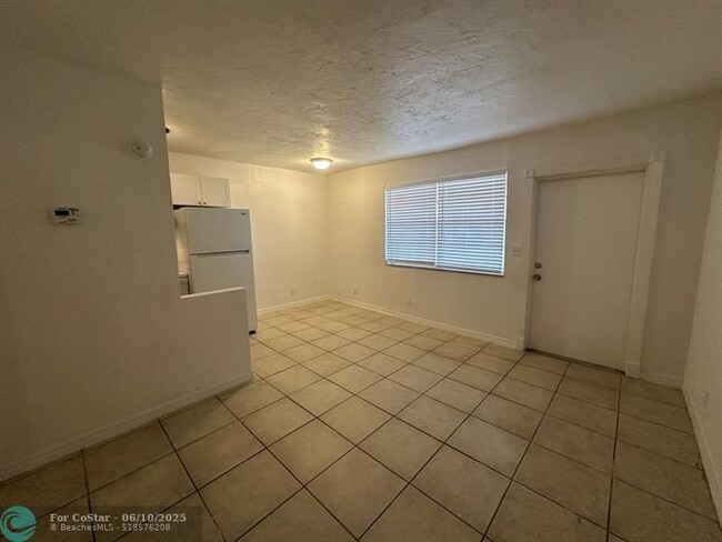 Building Photo - 3791 Riverside Dr