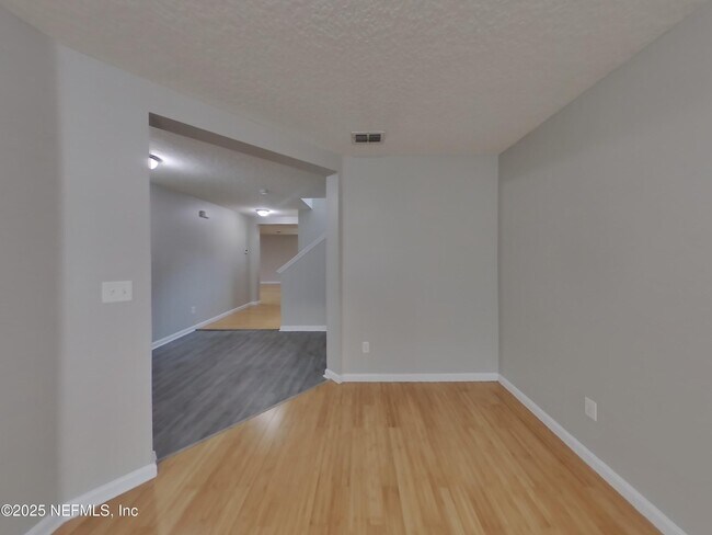 Building Photo - 11982 Alexandra Dr