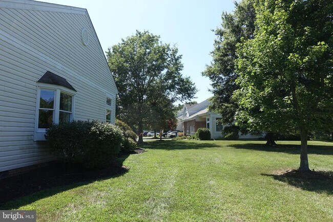 Building Photo - 6006 Bridgepointe Dr