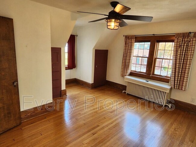 Building Photo - 120 68th Pl