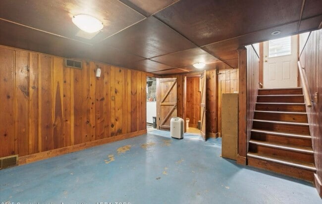 Building Photo - 506 W Oakland Ave