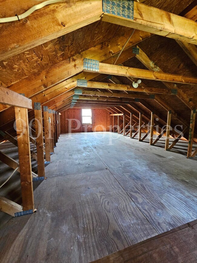 Building Photo - 9018 Moss Point Dr