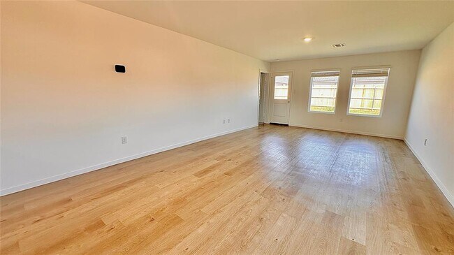 Building Photo - 20404 Deer Creek Dr