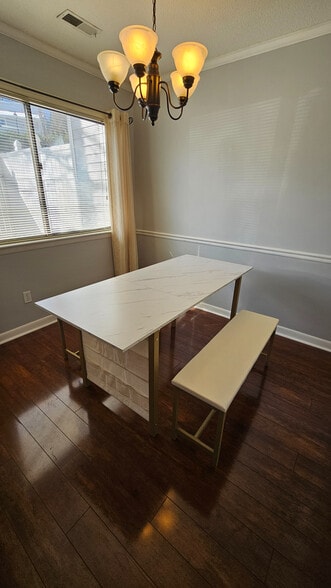 Building Photo - Room in Townhome on Sandy Creek Dr