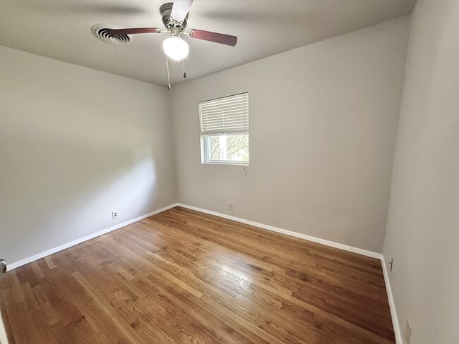 Building Photo - 207 Casalinda Cir