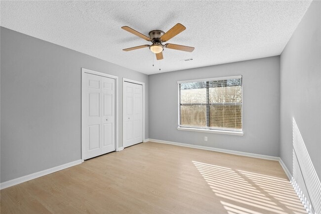 Building Photo - 1377 E Sequoyah Ct