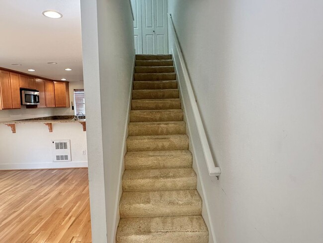 Building Photo - Lovely 3 bed Townhome in Pinehurst neighbo...
