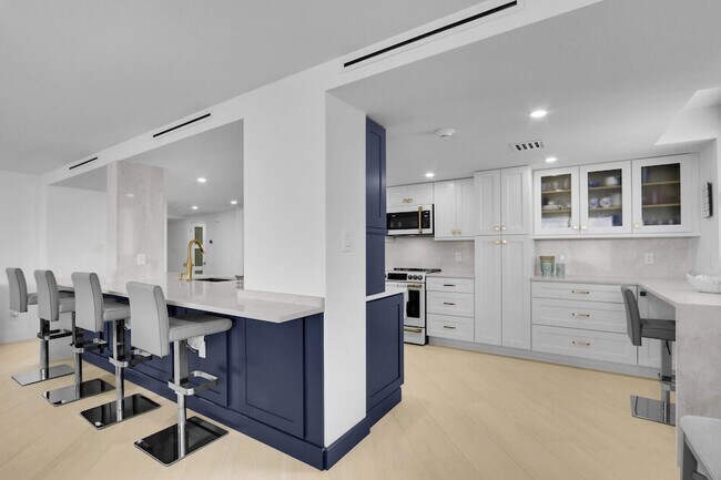 Building Photo - 5380 N Ocean Dr