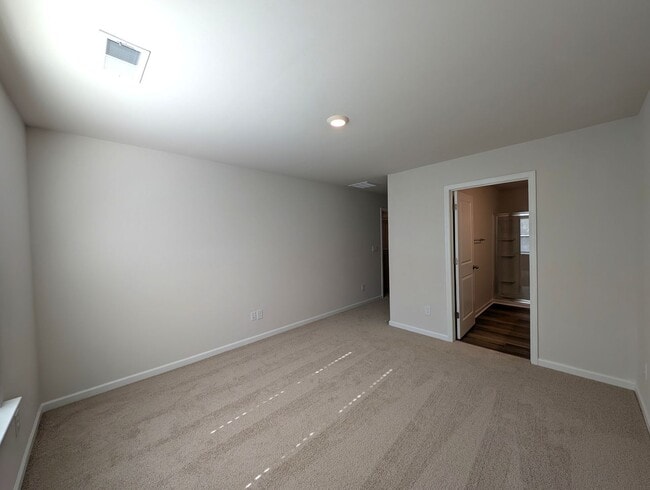 Building Photo - Gorgeous , New Townhome  located in Mallar...