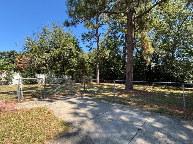 Building Photo - 1829 Inverness Dr