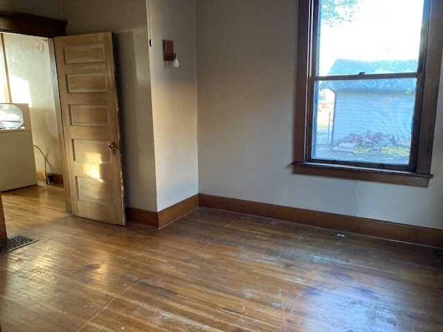 Building Photo - 322 W 4th St