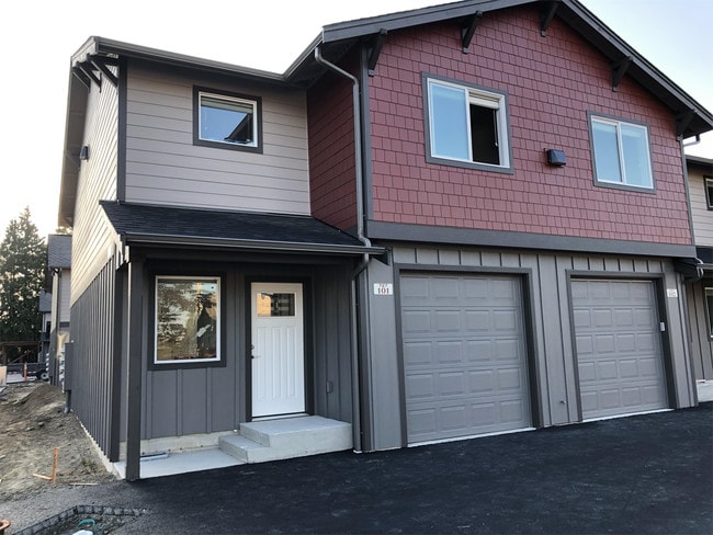 Building Photo - 729 Township St