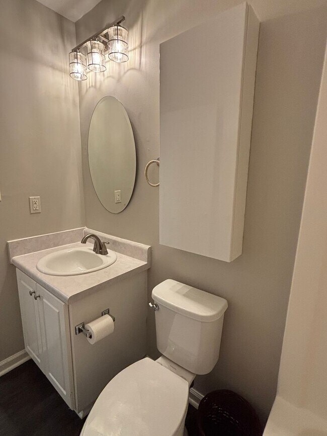 Building Photo - AVAILABLE NOW- LOW MAINTENANCE, MOVE-IN READY PATIO HOME IN NE COLUMBIA!!