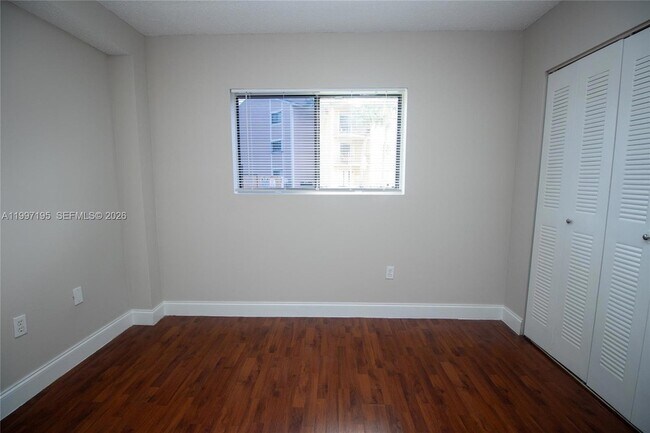 Building Photo - 9491 Palm Cir S