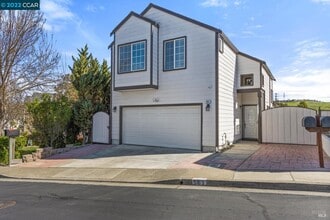 Building Photo - 561 Jade Cir