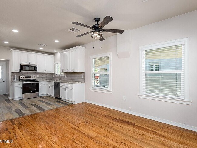 Building Photo - 1618 W Taylor St