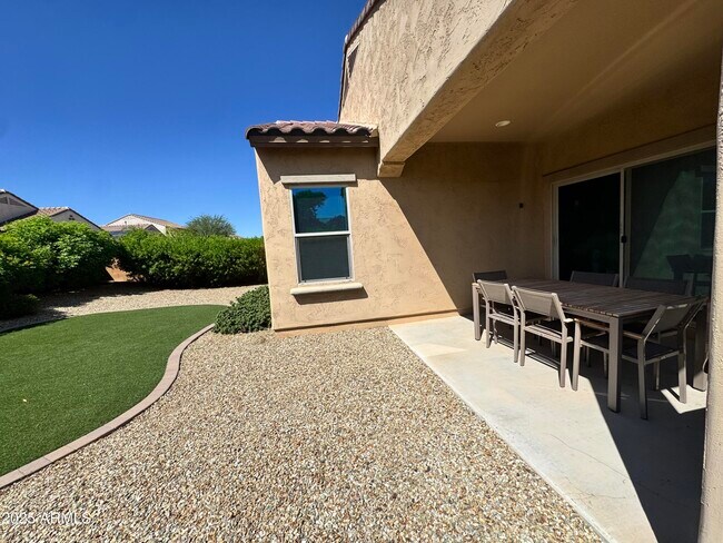 Building Photo - 25925 W Tonto Ln