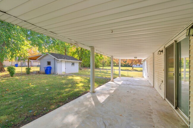 Building Photo - 6006 Fayette Ln