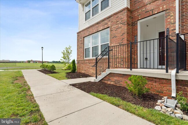 Building Photo - 9454 James MacGowan Ln