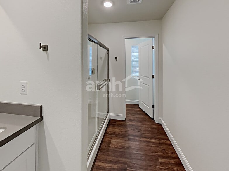 Building Photo - 707 Terrain Star Ave