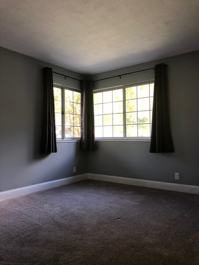 Building Photo - 3 BED 2 BATH HOME W/ UPGRADES ON CUL-DE-SAC