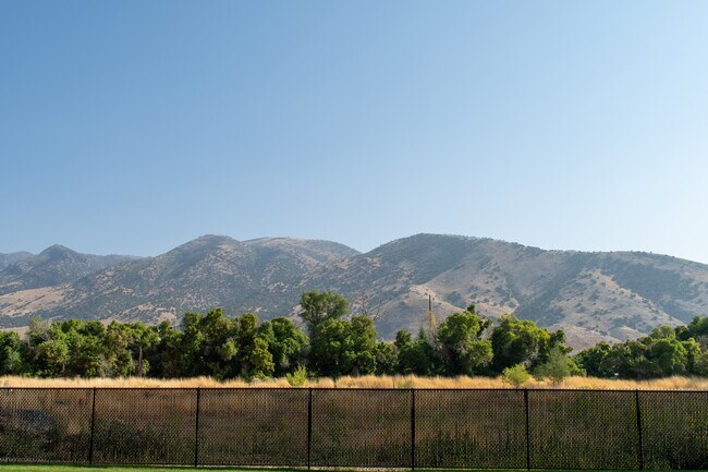 Building Photo - 144 W 425 N