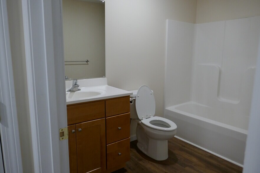 Bath 1 - 33 Rudd Farm Dr