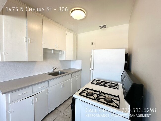 Building Photo - 1475 N Cherry St