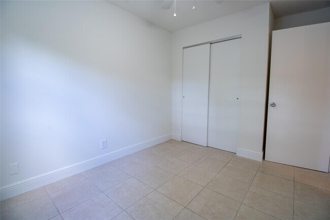 Building Photo - 1505 SW 2nd St