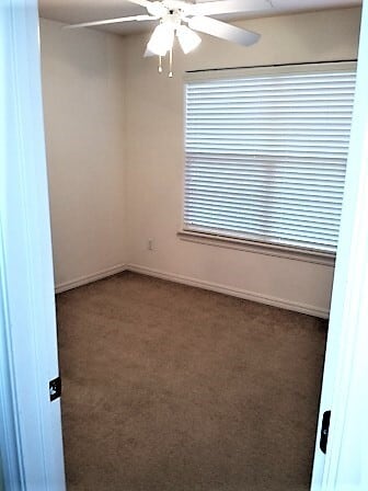 Building Photo - 1806 Knollcrest Cir