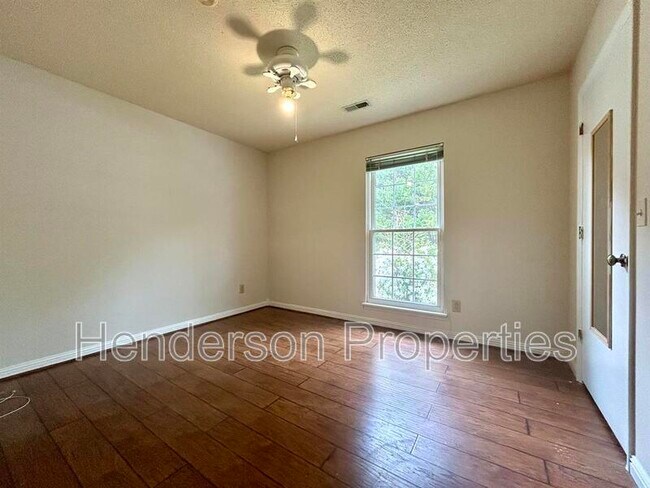 Building Photo - 6718 Park Hickory Dr