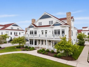 Building Photo - 418 Beachfront Dr