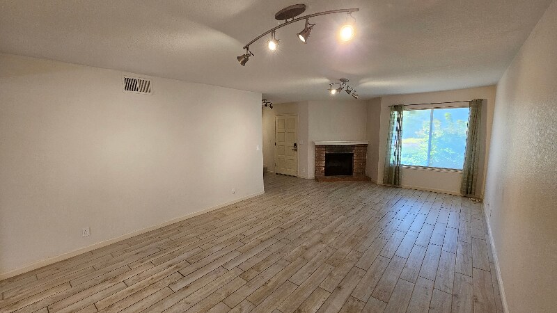 Building Photo - 675 Auburn Way