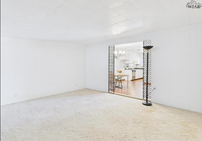 Building Photo - 5120 Parklane Dr