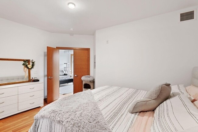 Building Photo - 15 E Franklin Ave