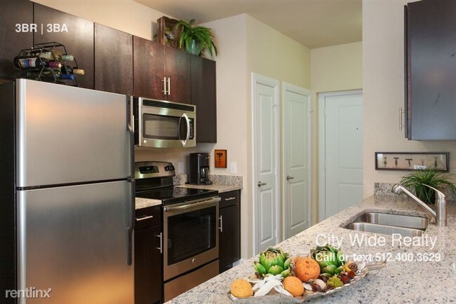 Building Photo - Beautiful Southwest Bee Cave 3 bedrooms unit